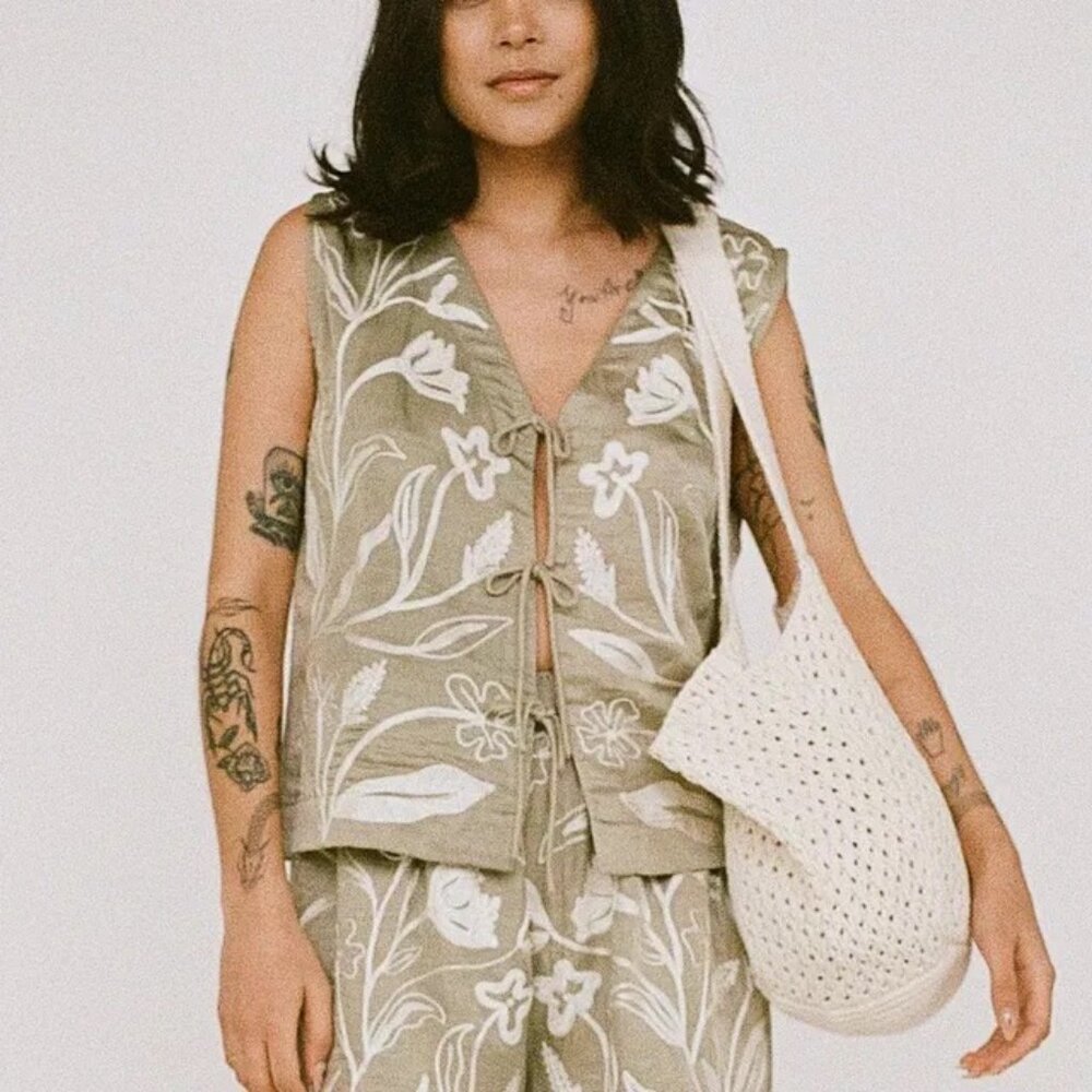 NWT Laude the Label Embroidered Tie Front Vest - Putty Flora - Small (S)